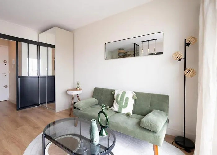With Balcony - 17e *