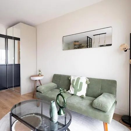 With Balcony - 17e *