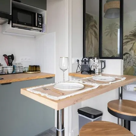 With Balcony - 17e Apartment Paris