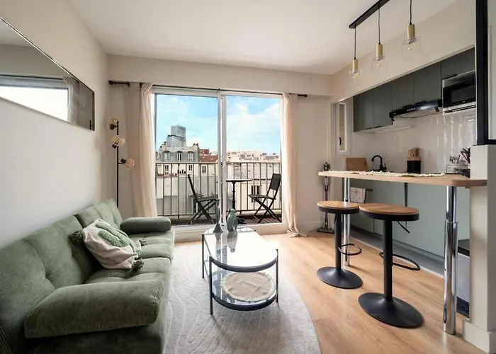 With Balcony - 17e شقة