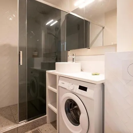 Appartement With Balcony - 17e Parijs